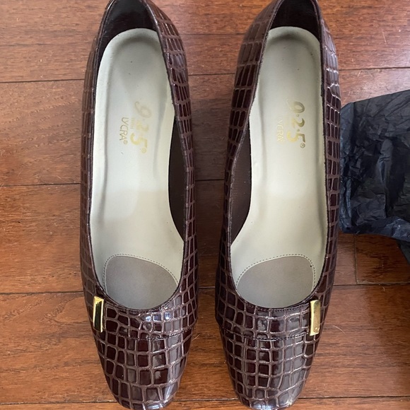 Shoes - 925 Lycra Womens Shoe Size 8.5